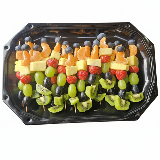 Verse fruitspies met dezelfde presentatie op een witte achtergrond